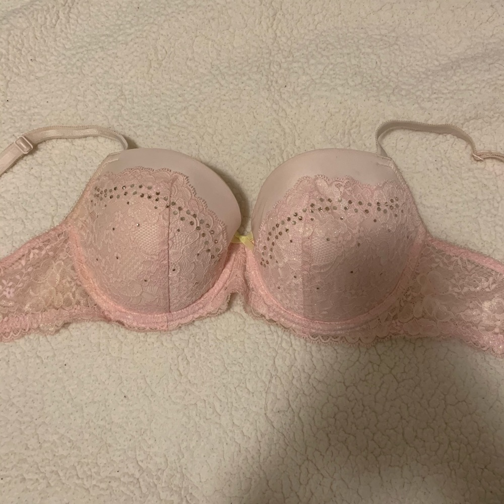 Victoria’s Secret dream angels Demi bra